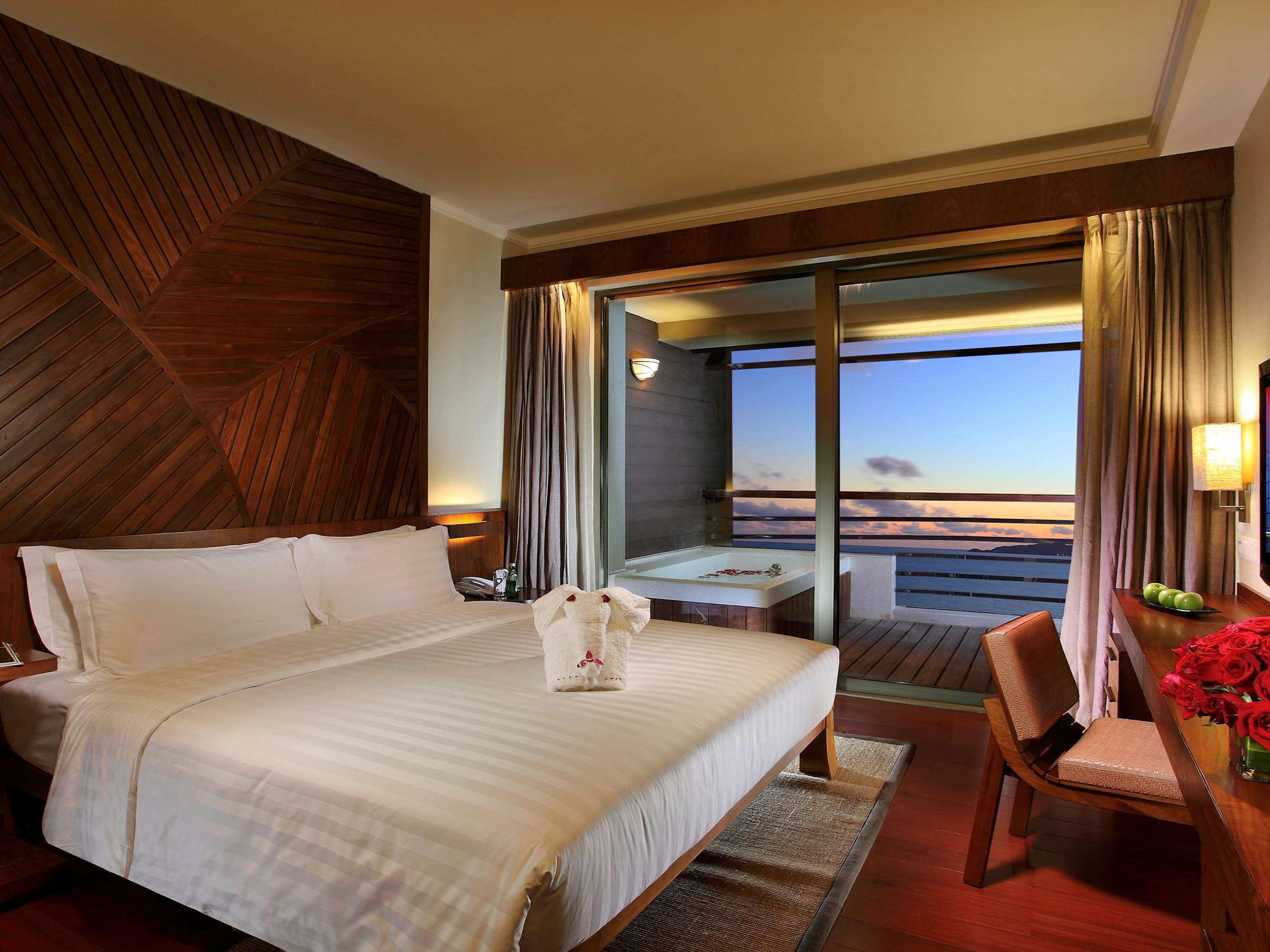 Pullman Oceanview Sanya Bay Resort & Spa Zewnętrze zdjęcie